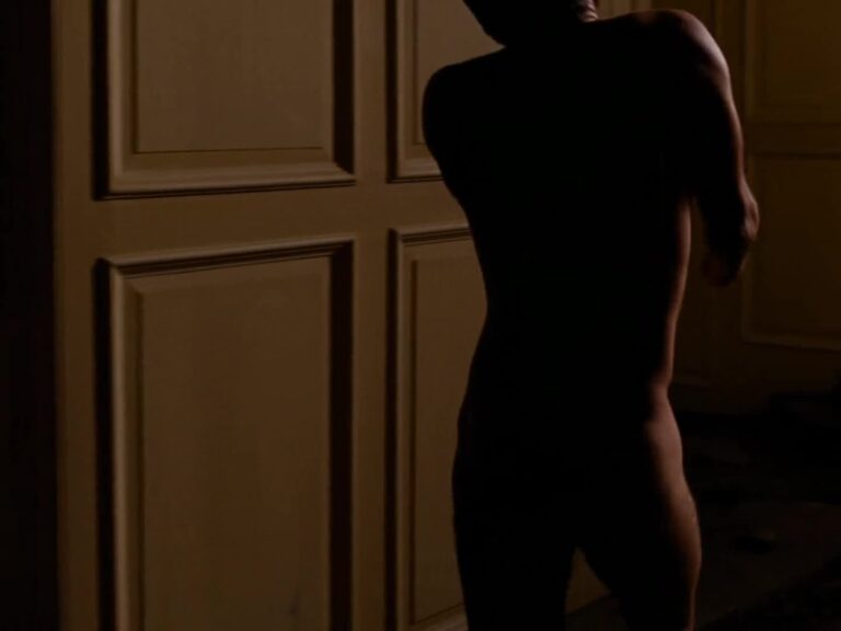 Naked In Tv Scene Video_14