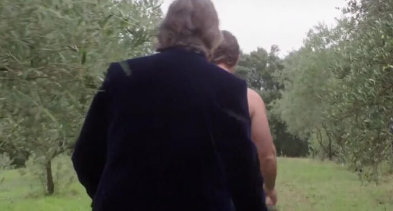 Naked In Tv Scene Video_15
