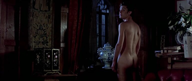Naked In Tv Scene Video_16