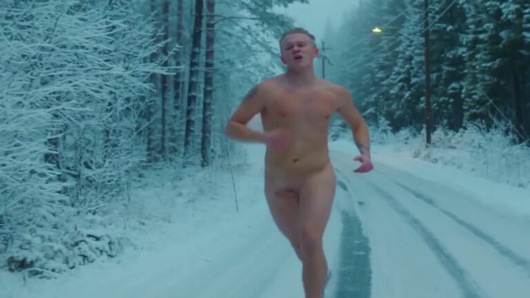 Naked In Tv Scene Video_17