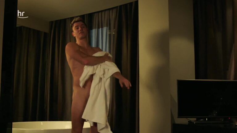 Naked In Tv Scene Video_22