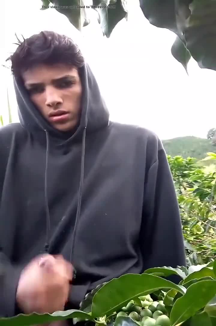 Worker Cums In The Crops