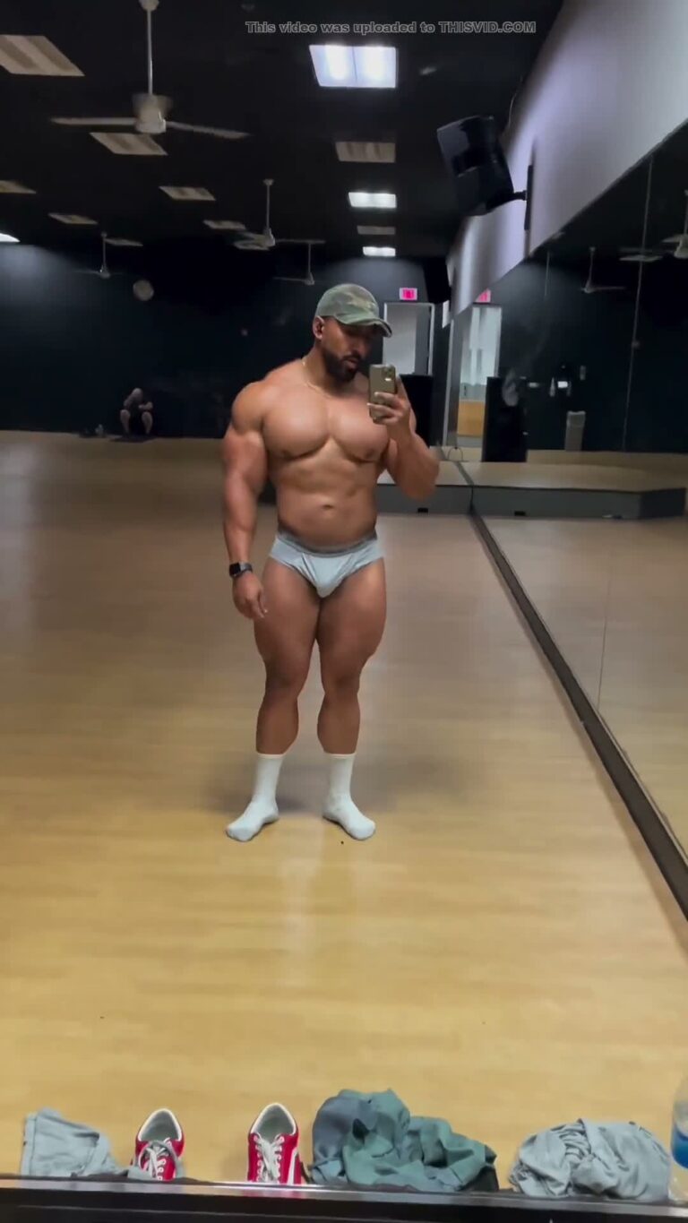 Dario Posing No Nudity