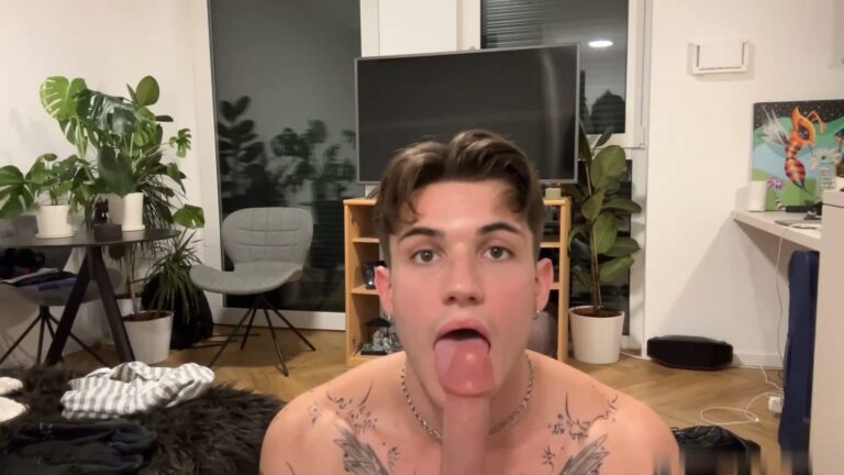 German With Great Body Cumming_3